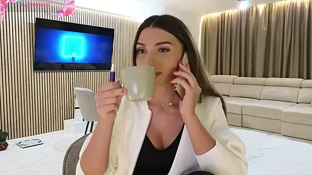 ReyaSophia online show from October 6, 7:44 pm