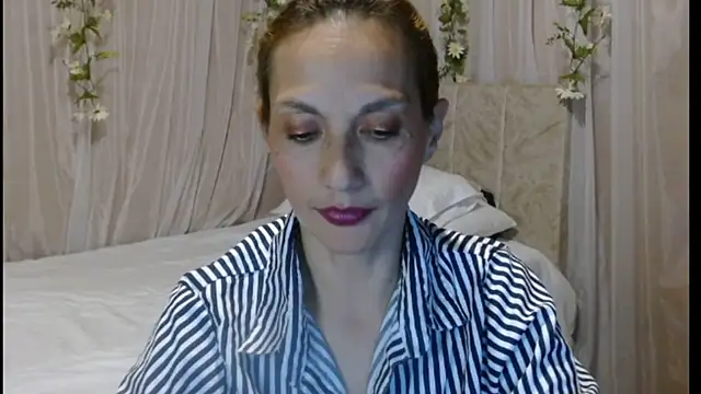 Snapshot of italagomez_ chatting on February 28, 11:34 pm italagomez online show from February 28, 11:34 pm