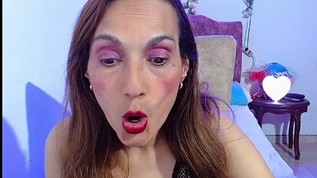 Snapshot of italagomez_ chatting on November 7, 11:49 pm italagomez online show from November 7, 11:49 pm