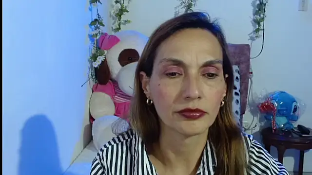 Snapshot of italagomez_ chatting on November 28, 12:24 am italagomez online show from November 28, 12:24 am