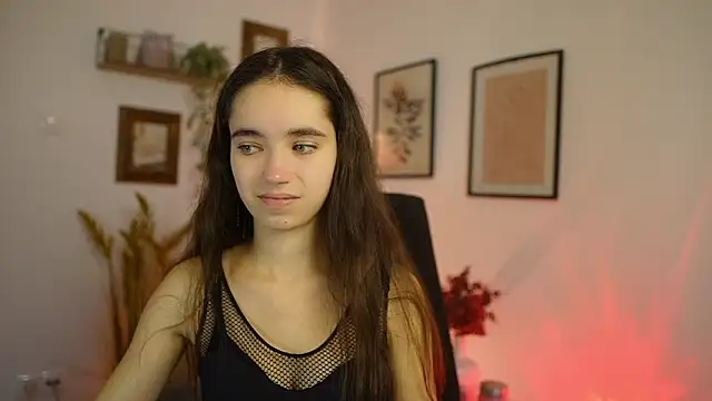 Snapshot of Gia_Paige18 chatting on October 10, 8:57 am Gia Paige18 online show from October 10, 8:57 am