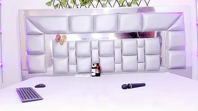 Snapshot of sweetebonny1 chatting on March 4, 5:52 pm sweetebonny1 online show from March 4, 5:52 pm