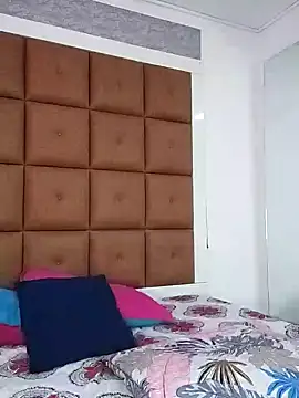 ELLA KELLY online show from February 5, 11:55 am