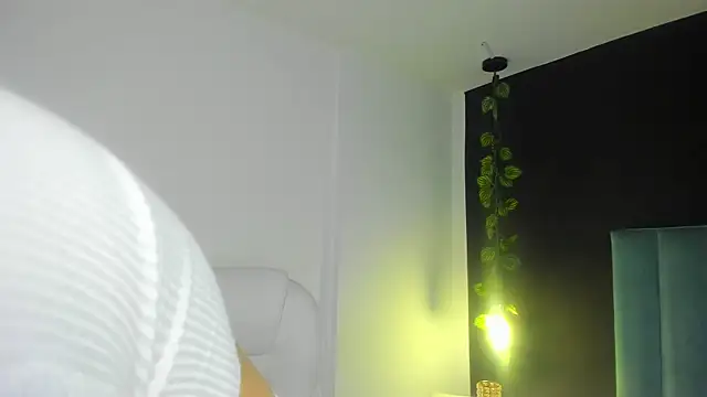 Snapshot of HarleyQueen_Robbie chatting on December 15, 4:26 pm HarleyQueen Robbie online show from December 15, 4:26 pm