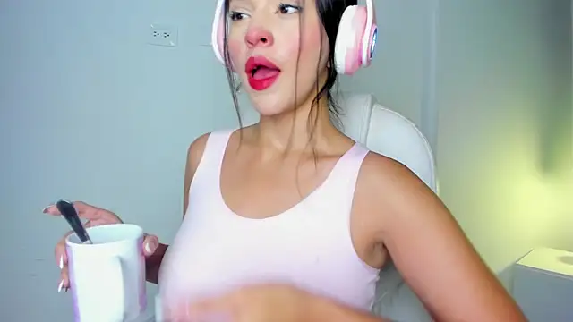 Snapshot of HarleyQueen_Robbie chatting on January 4, 7:34 pm HarleyQueen Robbie online show from January 4, 7:34 pm