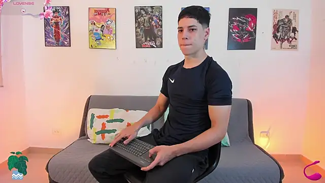 Snapshot of jonathanjoestar_ chatting on November 17, 9:31 pm jonathanjoestar online show from November 17, 9:31 pm