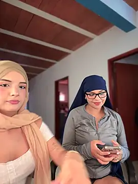 Snapshot of lalilamassu1 chatting on November 4, 6:40 pm lalilamassu1 online show from November 4, 6:40 pm