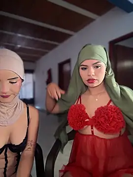 Snapshot of lalilamassu1 chatting on November 16, 6:57 pm lalilamassu1 online show from November 16, 6:57 pm