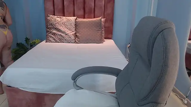 Snapshot of Violetta_rainbow chatting on November 27, 3:52 am Violetta rainbow online show from November 27, 3:52 am