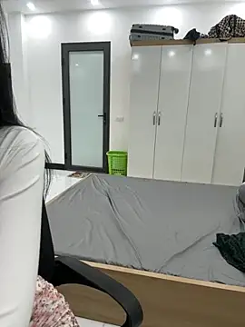 Louis Baby online show from November 3, 4:30 pm