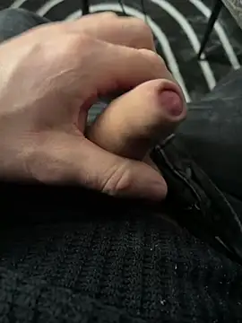 Snapshot of dimitriei chatting on February 13, 9:51 am dimitriei online show from February 13, 9:51 am