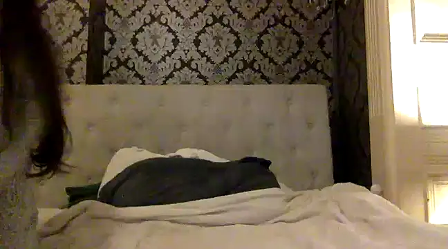 Snapshot of LucyLuxee19 chatting on December 3, 1:30 am LucyLuxee19 online show from December 3, 1:30 am