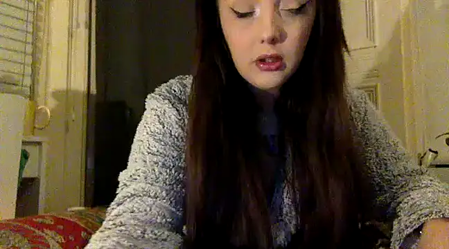 Snapshot of LucyLuxee19 chatting on December 5, 1:14 am LucyLuxee19 online show from December 5, 1:14 am