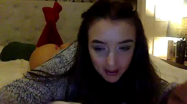 Snapshot of LucyLuxee19 chatting on December 30, 2:42 am LucyLuxee19 online show from December 30, 2:42 am