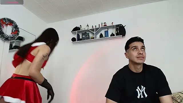 HotCouple 697 online show from December 15, 5:31 pm