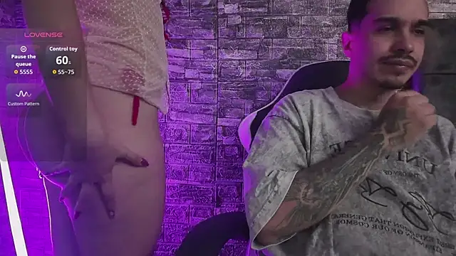 HotCouple 697 online show from November 10, 6:51 pm