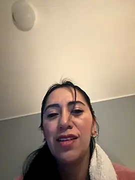Snapshot of tamara_jay chatting on December 6, 6:37 am tamara jay online show from December 6, 6:37 am