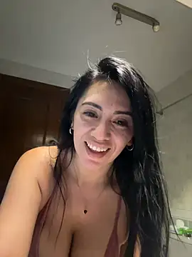 Snapshot of tamara_jay chatting on December 10, 11:19 pm tamara jay online show from December 10, 11:19 pm