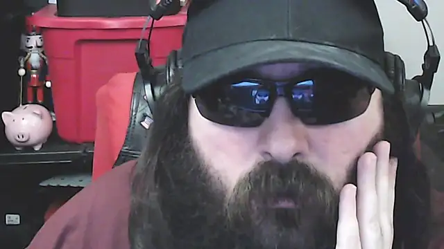 Snapshot of Dominant_BEAR chatting on November 24, 3:17 am Dominant BEAR online show from November 24, 3:17 am