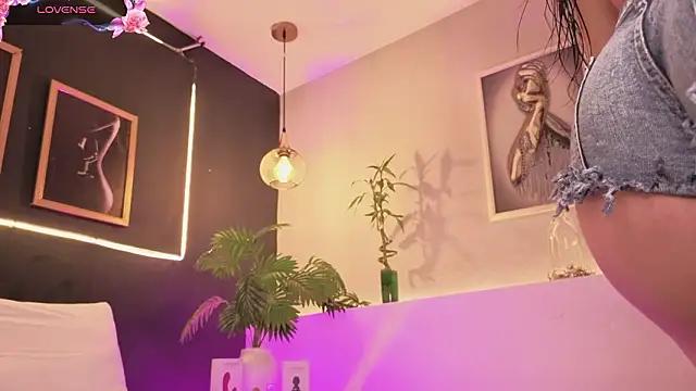 samanthaevanss1 online show from February 10, 1:32 am