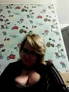 Snapshot of Forest-Lady chatting on February 20, 7:19 pm Forest-Lady online show from February 20, 7:19 pm