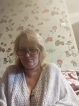 Snapshot of Forest-Lady chatting on October 21, 8:15 am Forest-Lady online show from October 21, 8:15 am