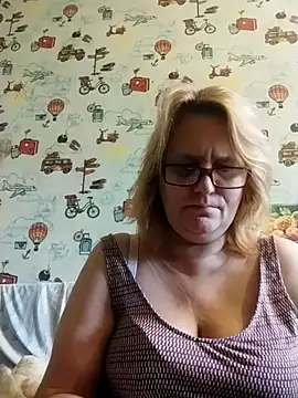 Snapshot of Forest-Lady chatting on October 31, 10:27 am Forest-Lady online show from October 31, 10:27 am