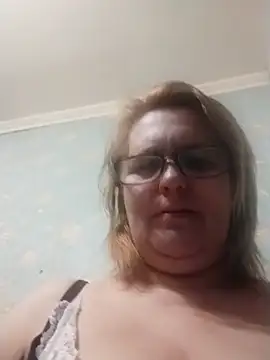 Snapshot of Forest-Lady chatting on November 20, 7:30 am Forest-Lady online show from November 20, 7:30 am