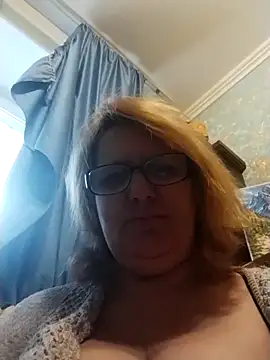 Snapshot of Forest-Lady chatting on February 9, 9:13 am Forest-Lady online show from February 9, 9:13 am