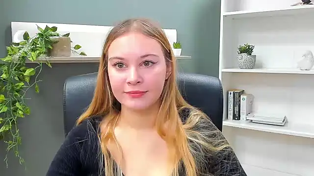 Snapshot of kitty_valeria chatting on January 11, 7:49 am kitty valeria online show from January 11, 7:49 am