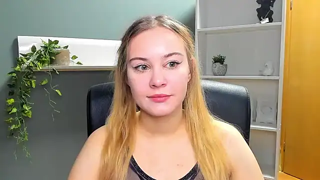 Snapshot of kitty_valeria chatting on January 19, 7:46 am kitty valeria online show from January 19, 7:46 am