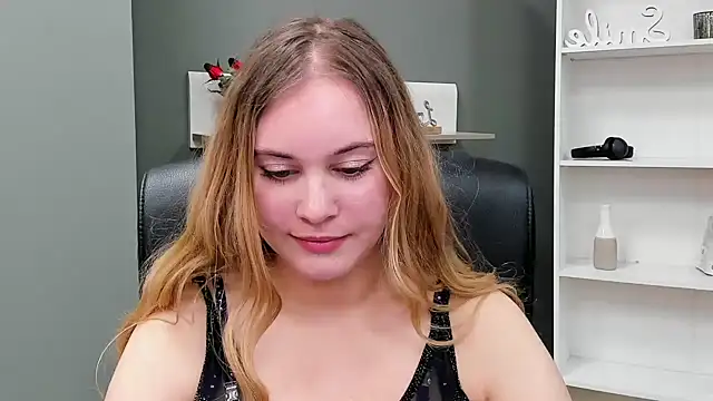 Snapshot of kitty_valeria chatting on March 9, 2:32 pm kitty valeria online show from March 9, 2:32 pm