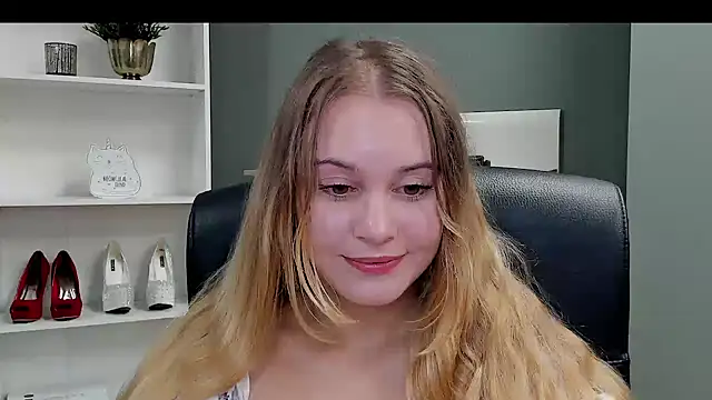 Snapshot of kitty_valeria chatting on September 17, 8:54 pm kitty valeria online show from September 17, 8:54 pm