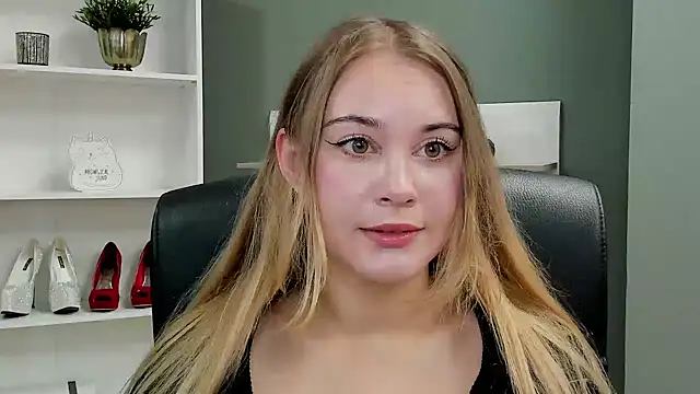 Snapshot of kitty_valeria chatting on September 21, 6:37 am kitty valeria online show from September 21, 6:37 am