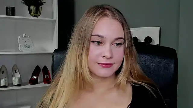 Snapshot of kitty_valeria chatting on September 22, 8:44 pm kitty valeria online show from September 22, 8:44 pm