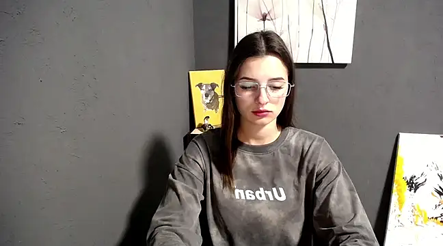 lady olivia  online show from February 17, 1:32 pm