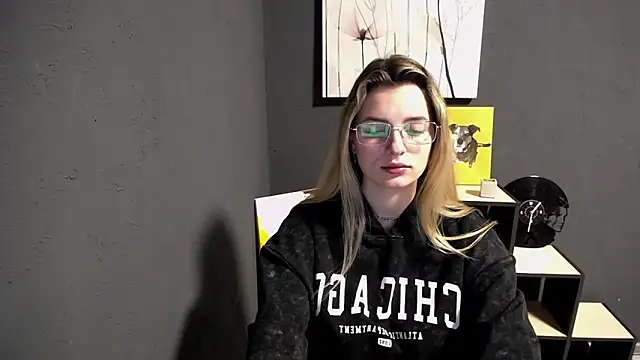 lady olivia  online show from March 12, 1:39 pm