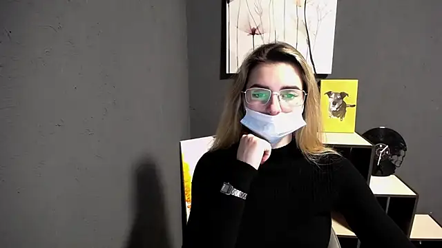 lady olivia  online show from April 1, 12:17 pm