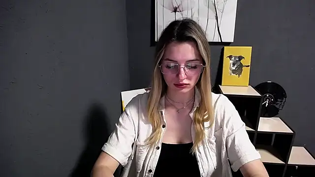 lady olivia  online show from May 20, 12:33 pm