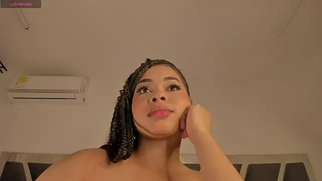 Snapshot of Samanntha_Rose chatting on October 18, 12:50 pm Samanntha Rose online show from October 18, 12:50 pm