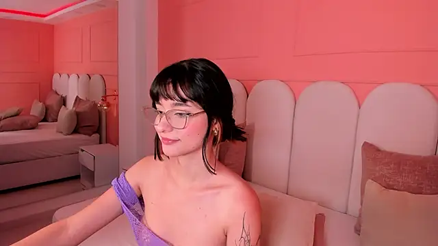 emilly williams  online show from January 27, 8:07 pm