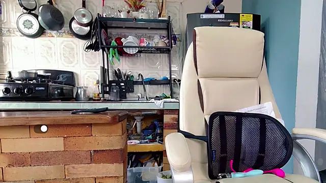 yanella fire online show from February 14, 9:32 pm