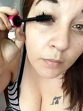 yzabell18 online show from November 20, 12:27 pm