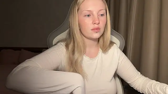 Snapshot of x_ivy_x chatting on November 19, 4:07 pm x ivy x online show from November 19, 4:07 pm