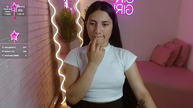 Snapshot of Chiara_tay chatting on January 8, 1:32 am Chiara tay online show from January 8, 1:32 am