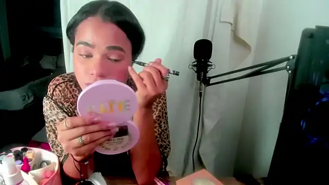 meghanSusexx online show from December 19, 9:33 pm