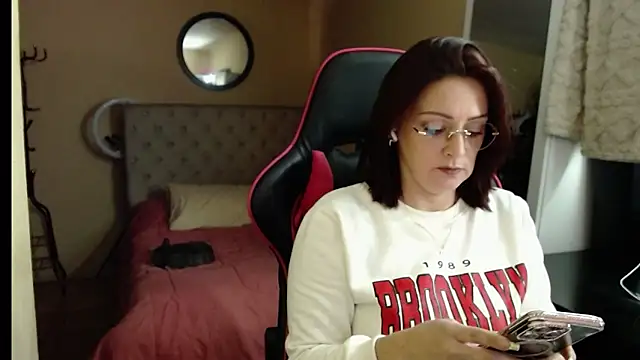 Carol Scottt online show from September 18, 5:15 pm