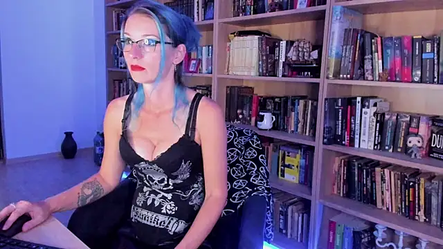 Queen of Hearts1 online show from September 10, 7:47 pm