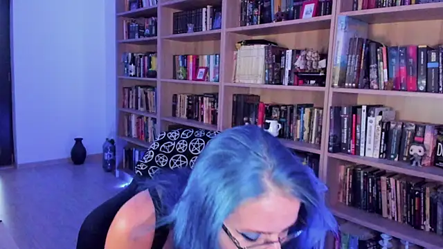 Queen of Hearts1 online show from October 3, 8:17 pm