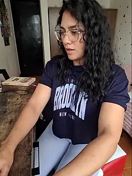 Thaliacooper  online show from November 24, 5:45 pm